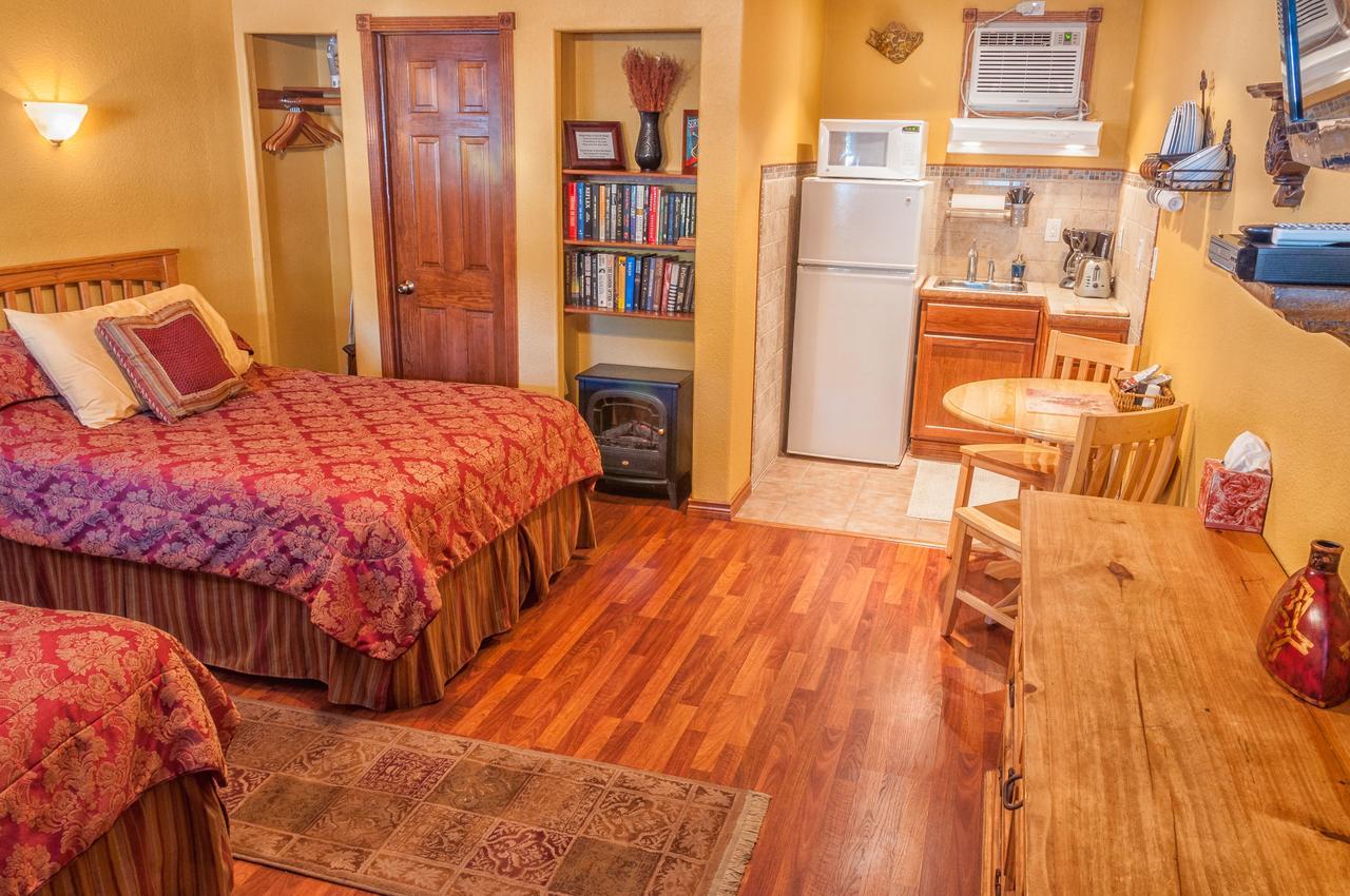 Holiday Lodge On Canyon Lake Extérieur photo