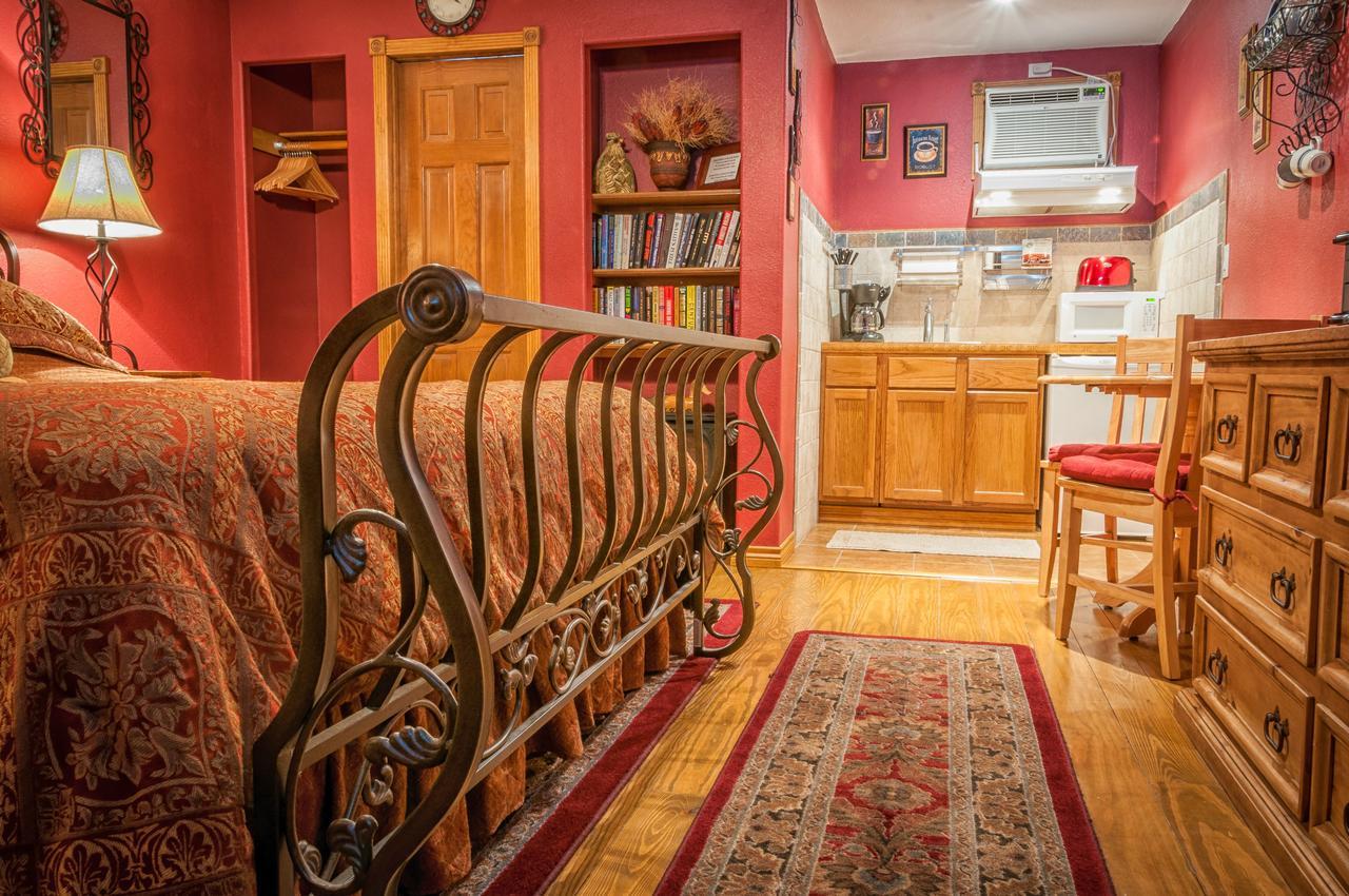Holiday Lodge On Canyon Lake Extérieur photo