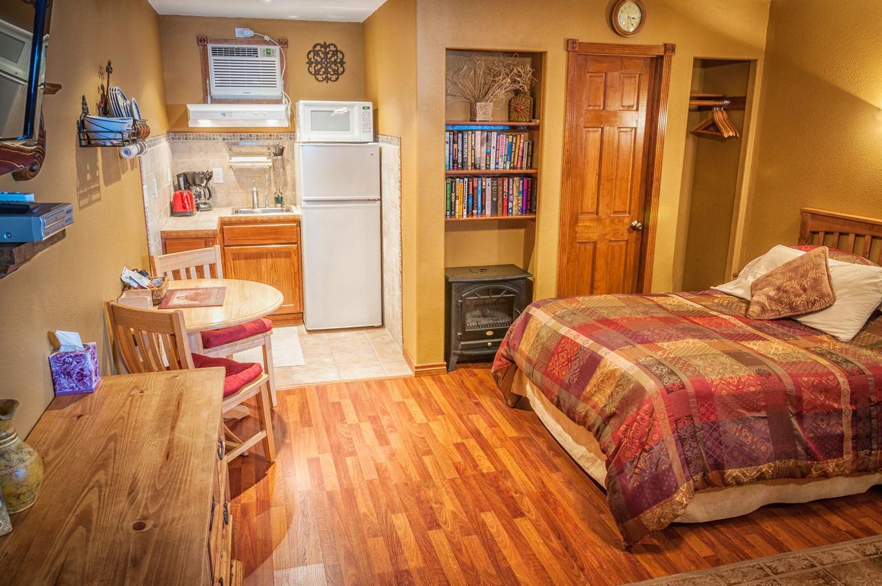 Holiday Lodge On Canyon Lake Extérieur photo